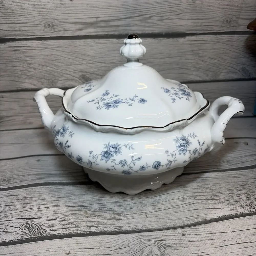 Johann Haviland Blue Garland Casserole Dish with Lid Cover
